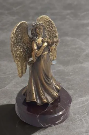 На память: Бронзовая статуэтка «Ангел добра» с мрамором