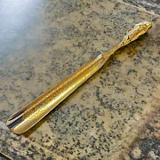 На память: Обувная ложка "Медведь" (позолоченная). Златоуст — фотография 1