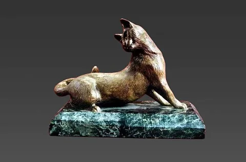 Скульптура «Русская кошка» на змеевике — необычный подарок