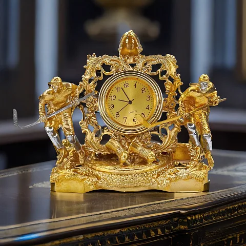 Настольные часы «Хоккеисты» позолоченные в подарок