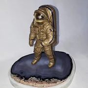 Бронзовая статуэтка «Космонавт» с агатом — необычный подарок — фотография 2