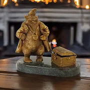 Фигурка «Медведь с сундуком» из бронзы и камня в подарок — фотография 1
