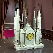 Ручная работа: Часы «Мечеть» из мрамора в кожаном чемодане — фотография 1