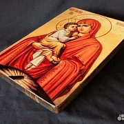 Икона деревянная "Богоматерь Почаевская" — красивый подарок — фотография 5