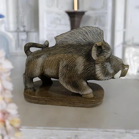 На память: Фигура «Кабанчик» из кальцита