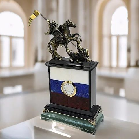 Настольные часы «Георгий Победоносец» с российским флагом в подарок